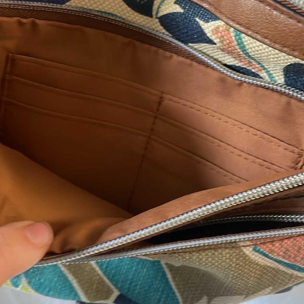 Relic canvas floral crossbody purse - Picture 4 of 12